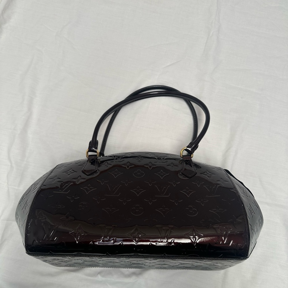 Louis Vuitton Sherwood Handbag Monogram Vernis in burgundy